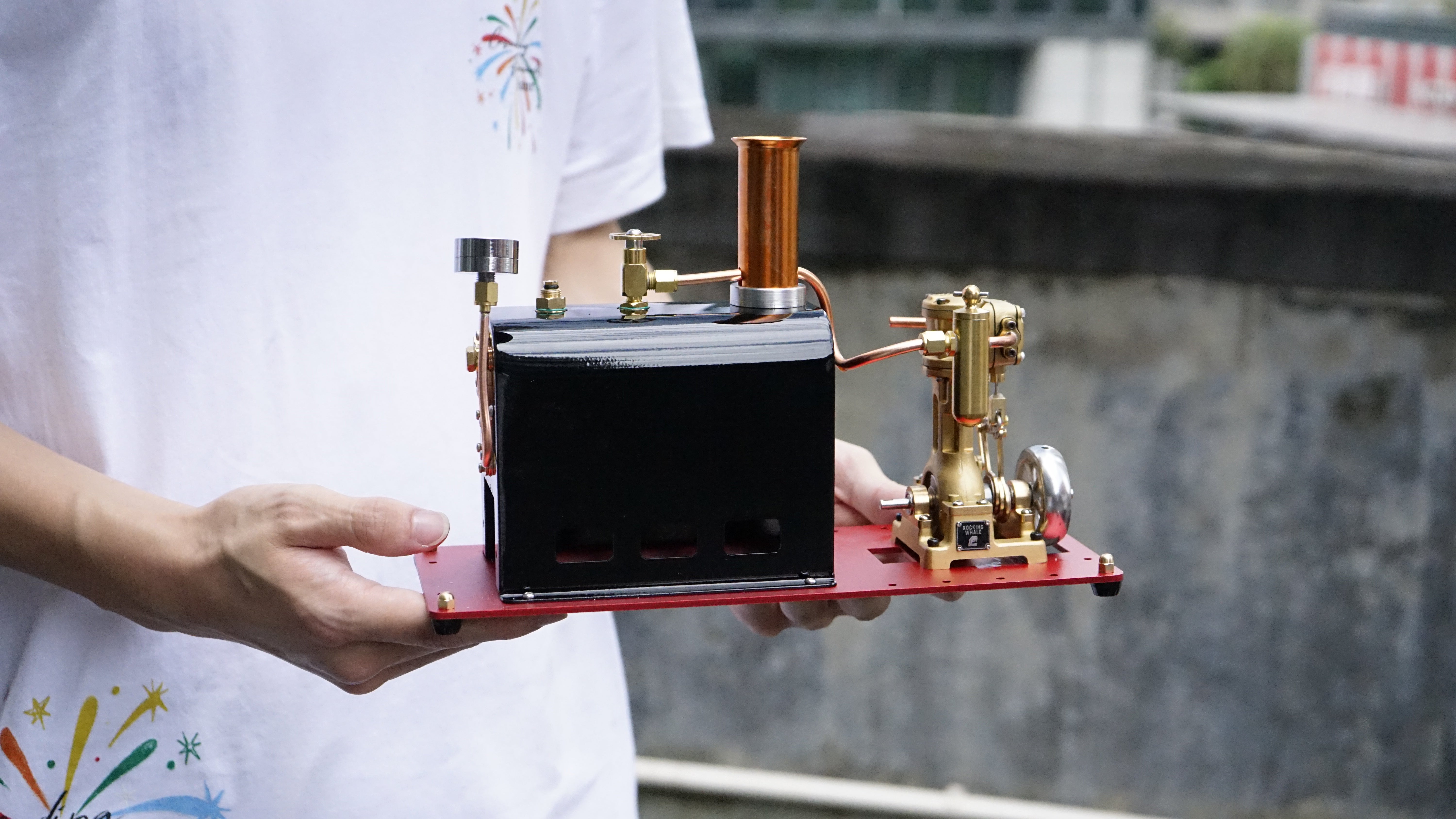 A Steam Epic in Your Palm: The Rocking Whale Miniature Live Steam Engine