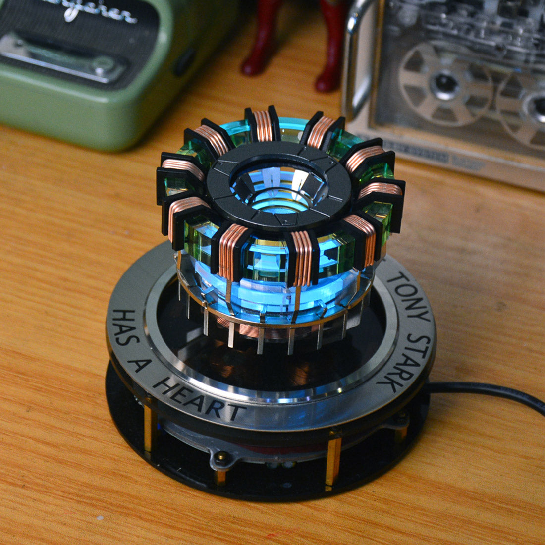 Décoration de bureau technique flottante à LED rotative à l'échelle 1:1 MK1 Arc Reactor