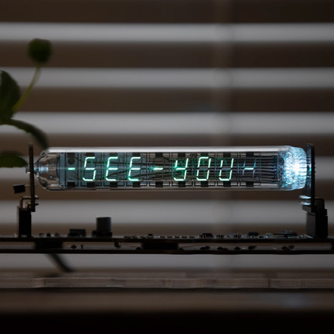 iv18 vacuum fluorescent tube clock - cyberpunk nixie tube decor, rgb glowing display for pc gaming setup
