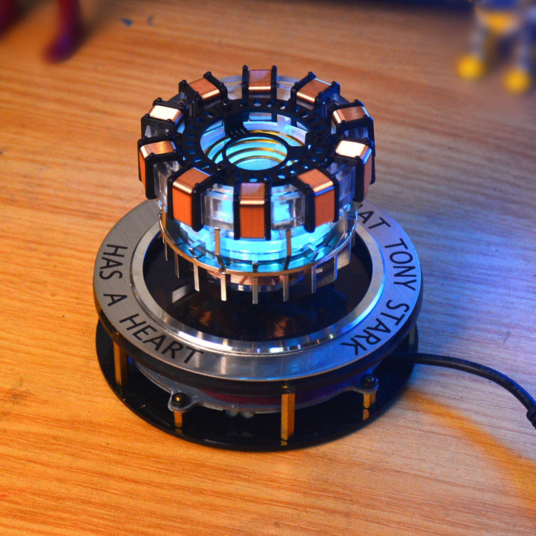 Décoration de bureau technique flottante à LED rotative à l'échelle 1:1 MK1 Arc Reactor
