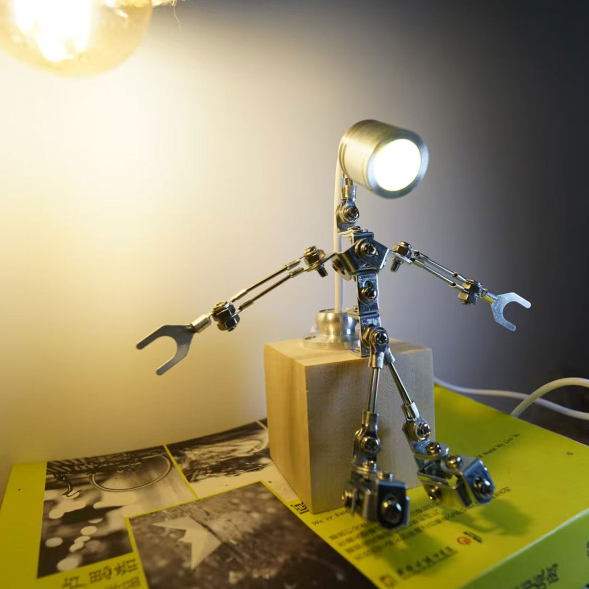 3D Metal Steampunk Sparkling Silver Mechanical Lamp Model