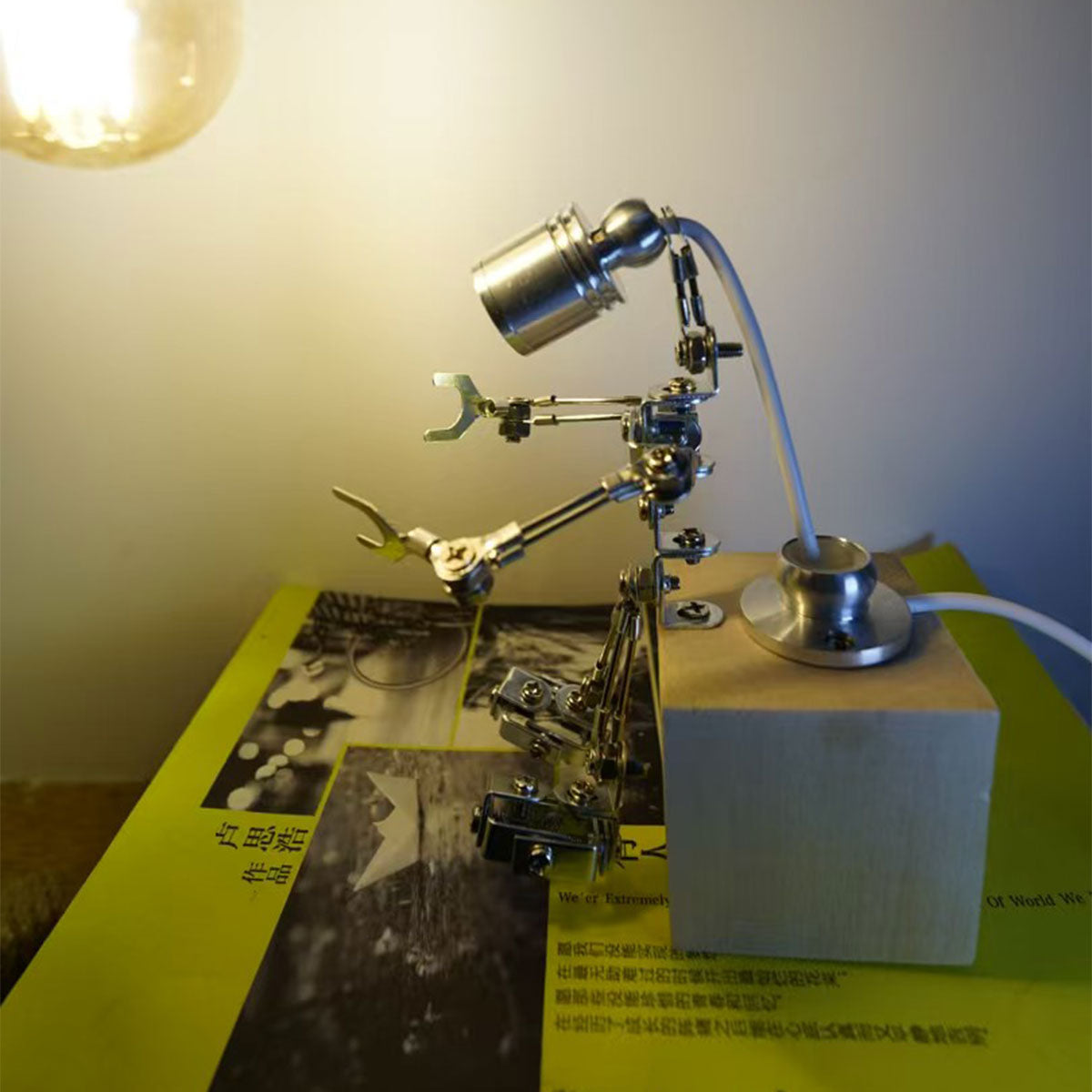 3D Metal Steampunk Sparkling Silver Mechanical Lamp Model