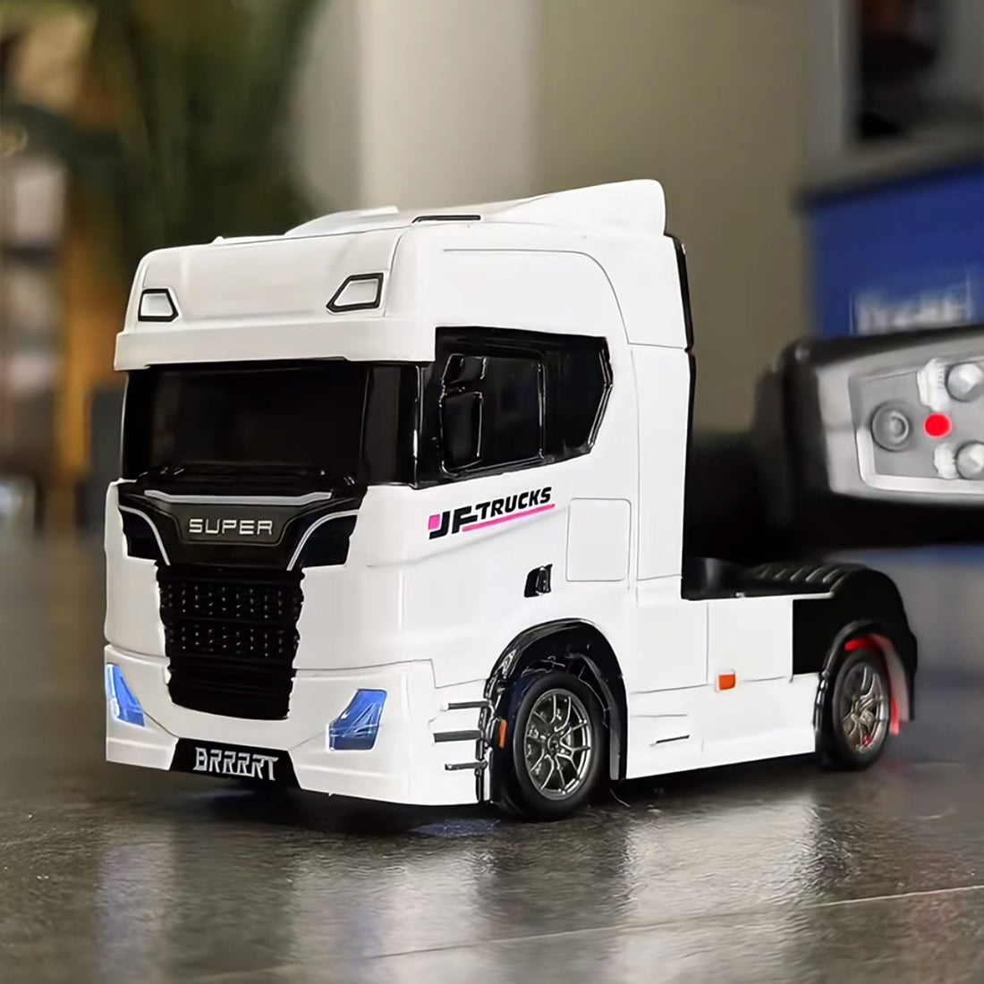 1/43 scale 2.4g full proportional rc semi-truck with opening doors