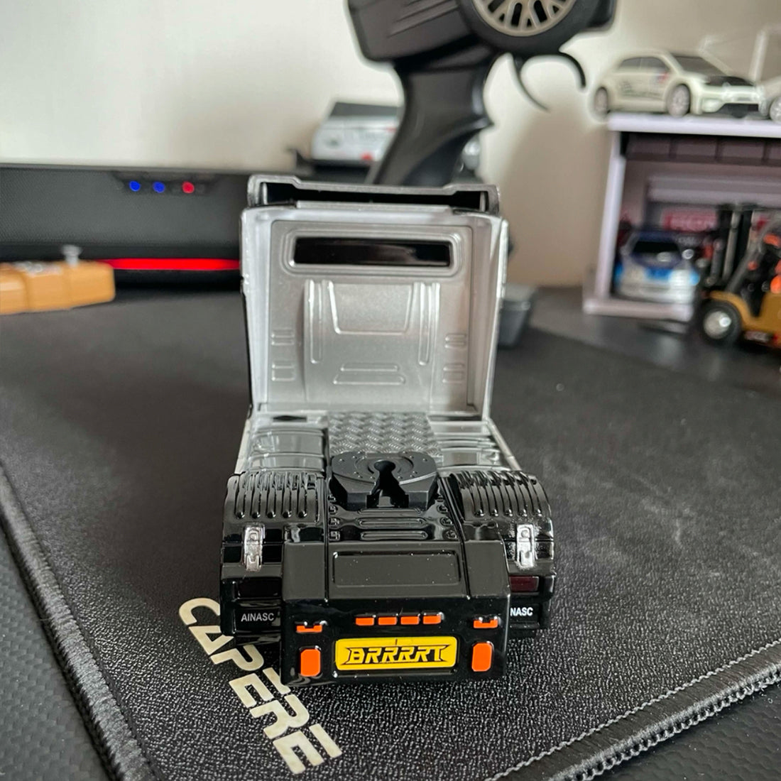 1/43 scale 2.4g full proportional rc semi-truck with opening doors