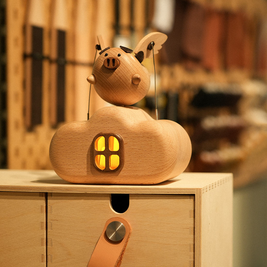 Wooden Illuminated Flying Pig Dynamic Model - Desktop Stress Relief Di ...