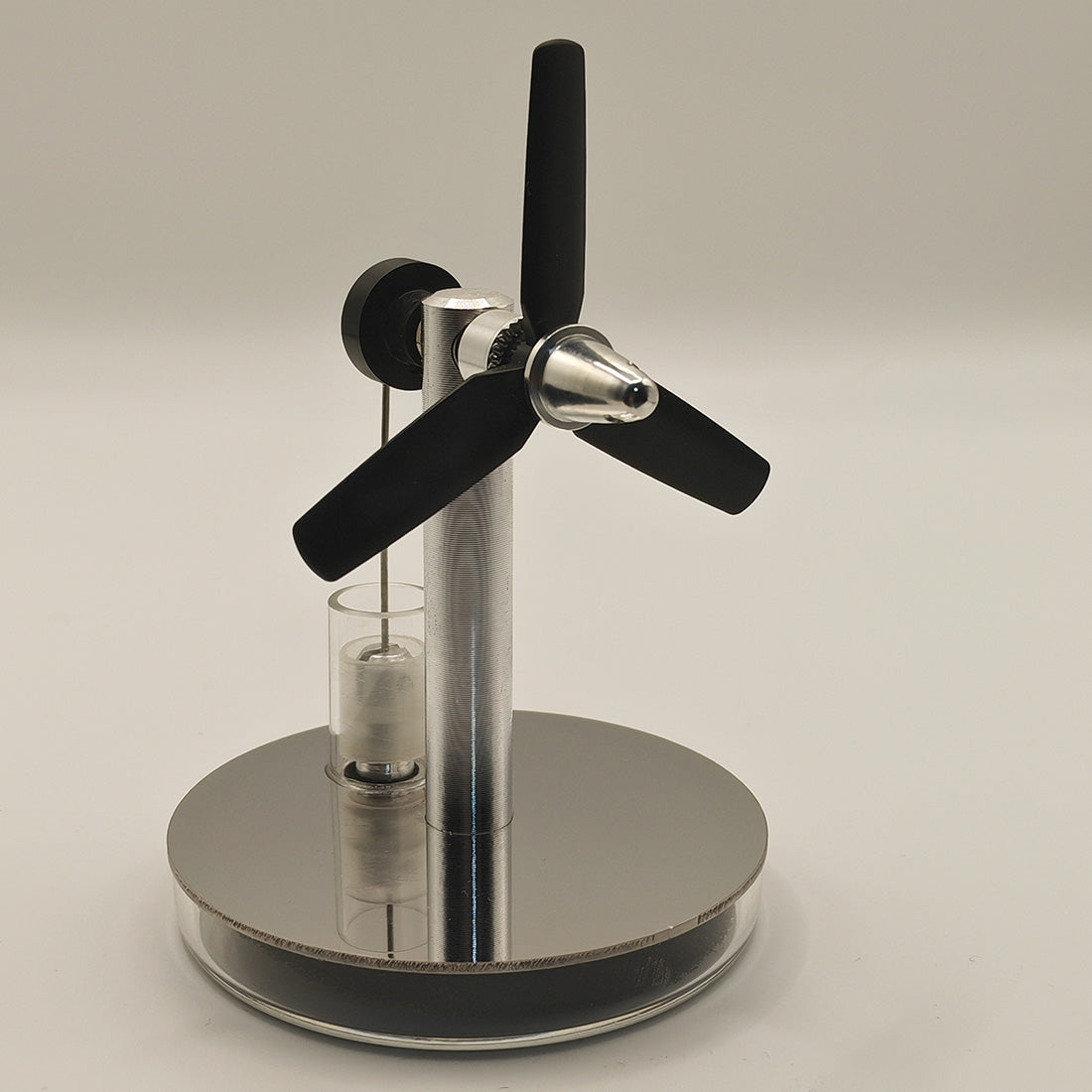 Two-blade Propeller Swashplate Low-Temperature Stirling Engine Model