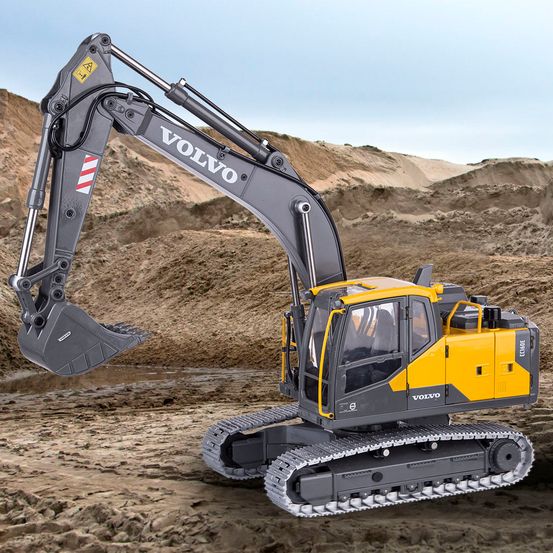 DOUBLE E 1:14 2.4G RC Excavator Metal Engineering Remote Control
