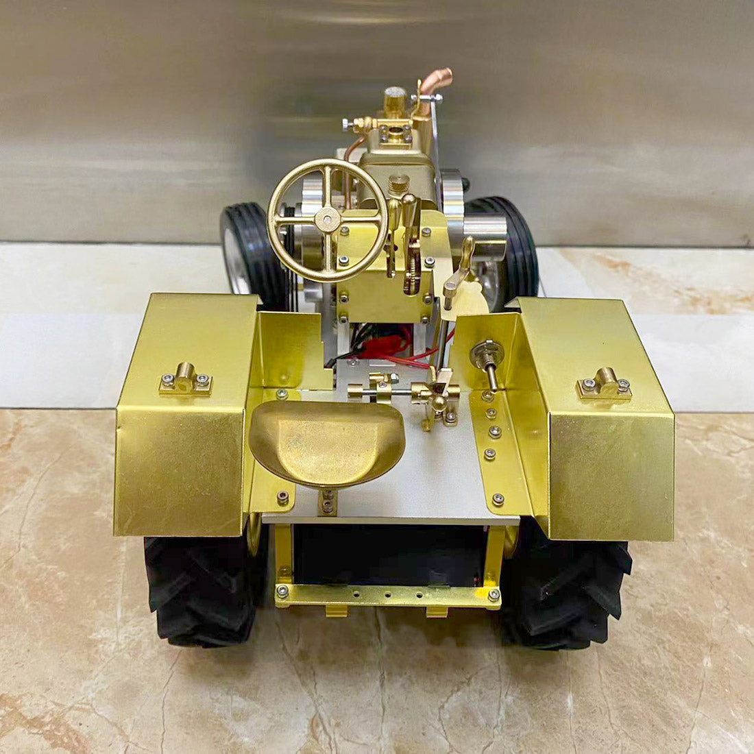 Antikes Walzentraktormodell T12 mit 1,6-cm³-Mini-Horizontal-Einzylinder-Benzin-Verbrennungsmotor mit Wasserkühlung